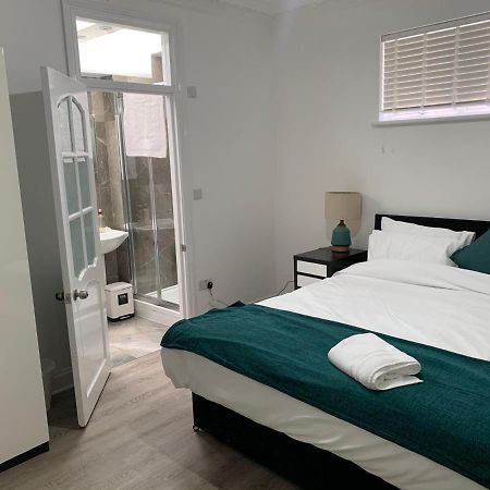 Beautiful All Room En-Suite 4 Bedrooms House , Free Parking, Wifi, Corporate, Contractors, Family Relocation, Contact Us For Long Term Rate Ilford Exterior foto