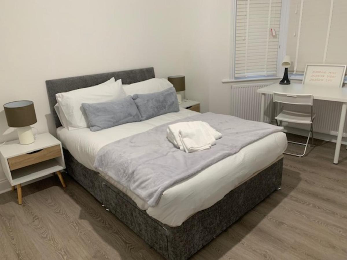 Beautiful All Room En-Suite 4 Bedrooms House , Free Parking, Wifi, Corporate, Contractors, Family Relocation, Contact Us For Long Term Rate Ilford Exterior foto