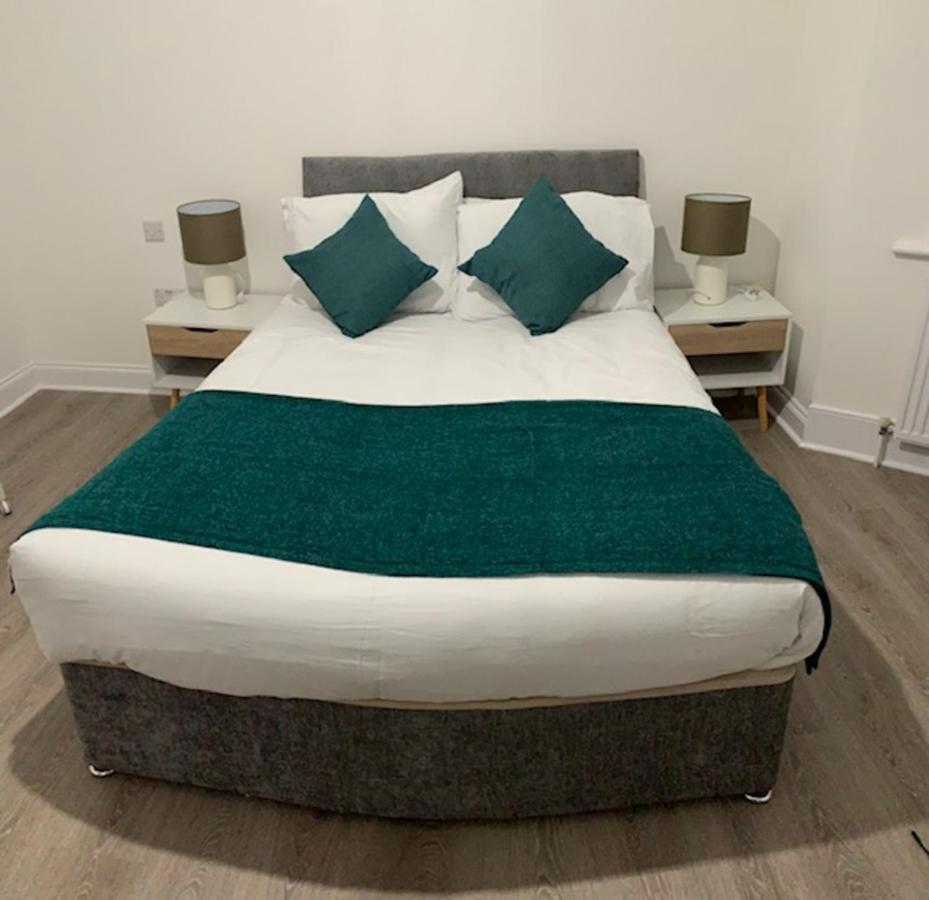 Beautiful All Room En-Suite 4 Bedrooms House , Free Parking, Wifi, Corporate, Contractors, Family Relocation, Contact Us For Long Term Rate Ilford Exterior foto