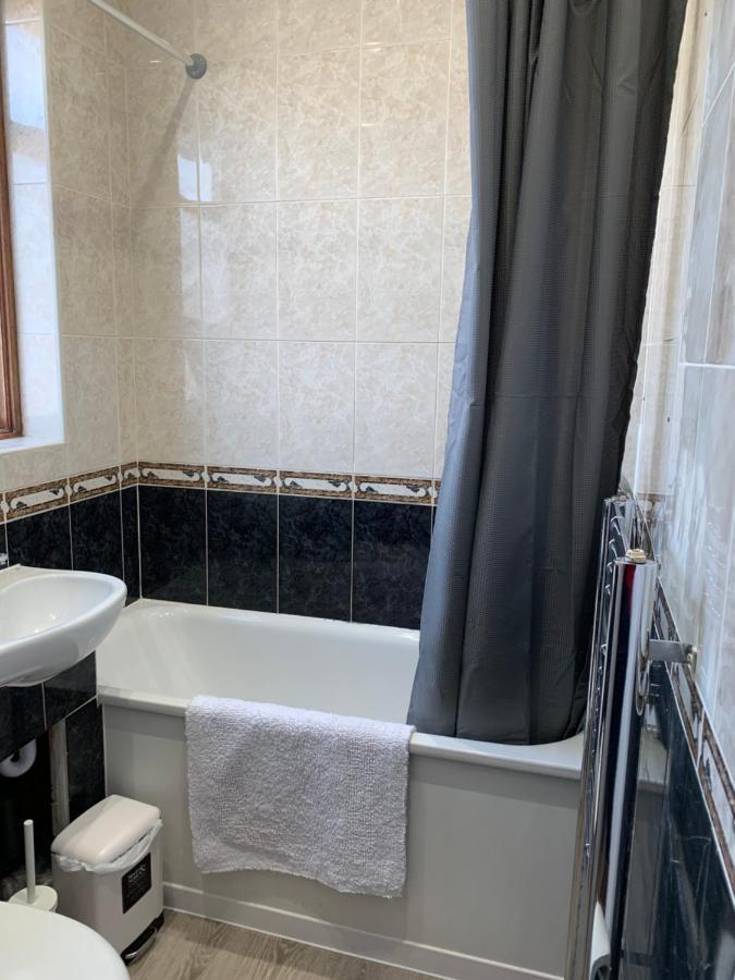 Beautiful All Room En-Suite 4 Bedrooms House , Free Parking, Wifi, Corporate, Contractors, Family Relocation, Contact Us For Long Term Rate Ilford Exterior foto