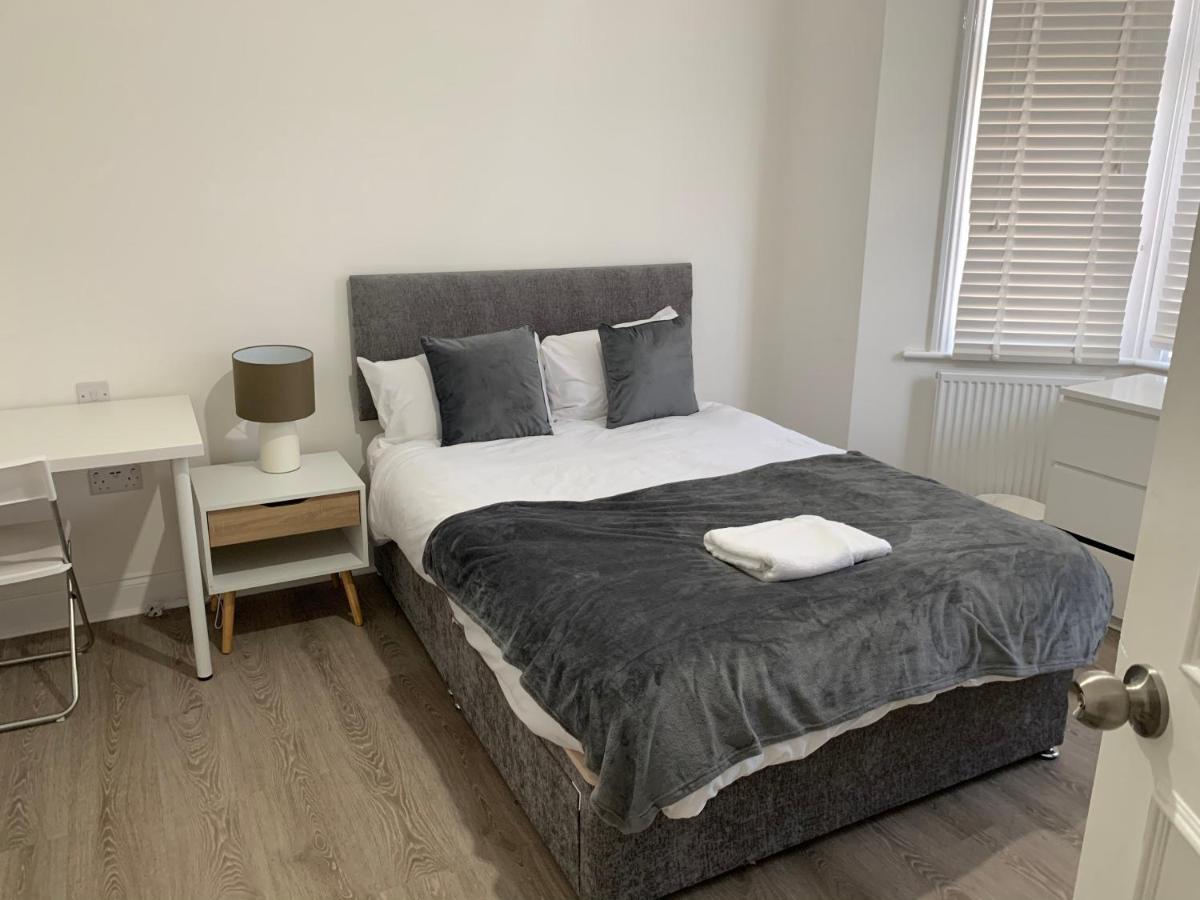 Beautiful All Room En-Suite 4 Bedrooms House , Free Parking, Wifi, Corporate, Contractors, Family Relocation, Contact Us For Long Term Rate Ilford Exterior foto