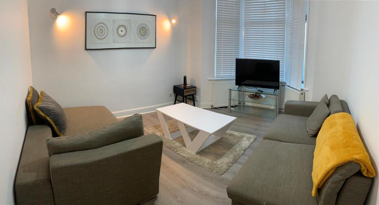 Beautiful All Room En-Suite 4 Bedrooms House , Free Parking, Wifi, Corporate, Contractors, Family Relocation, Contact Us For Long Term Rate Ilford Exterior foto